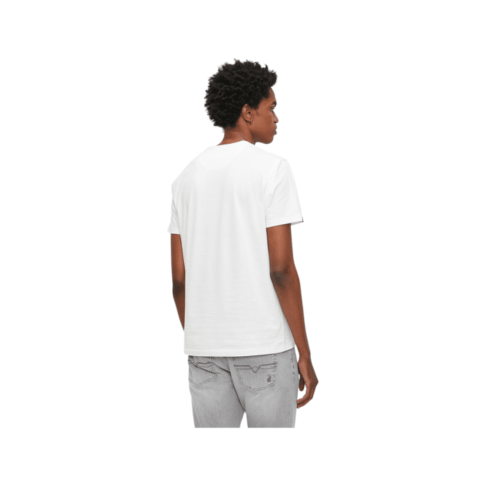 303 115A | The Polo T-Shirt Graphic Logo in White offers a blend of casual sophistication and timeless style. Featuring a classic crew neckline and a bold logo print, this shirt is designed to provide all-day comfort while making a statement, perfect for effortless everyday wear.