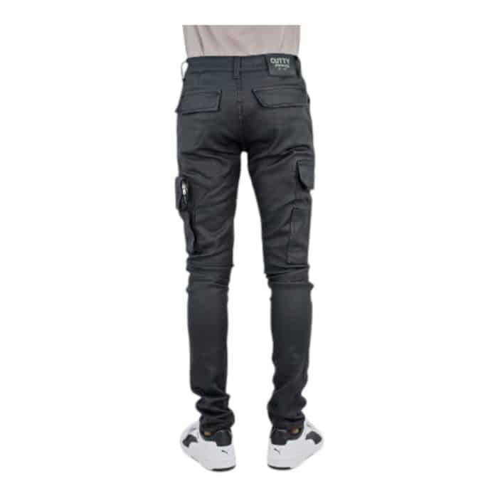 204 43 C | The Cutty Jeans Leo Cargo Black combines sleek style and practicality, making it a standout choice for modern wardrobes. With a slim-fit silhouette, jet-black finish, and spacious side cargo pockets, these jeans seamlessly blend contemporary design with everyday functionality. Crafted from a premium cotton-elastane blend, they offer all-day comfort and durability, perfect for versatile styling in any setting.